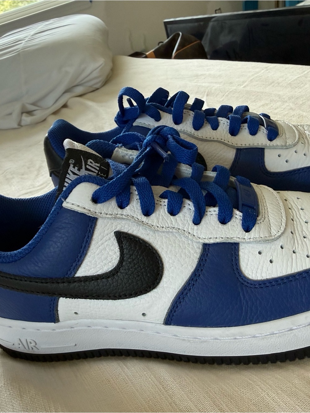 Nike Low-Top Sneakers in White, Blue & Black